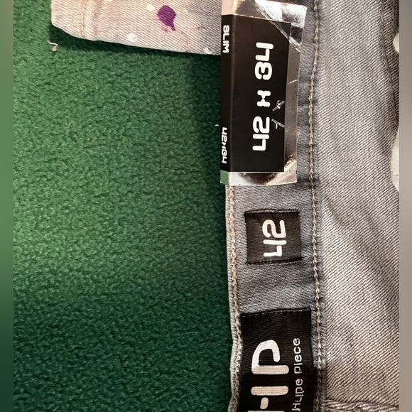 Distressed Jeans - Picture 4 of 5